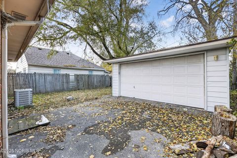 Tiny photo for 1826 Newport Avenue, Toledo, OH 43613 (MLS # 10001369)