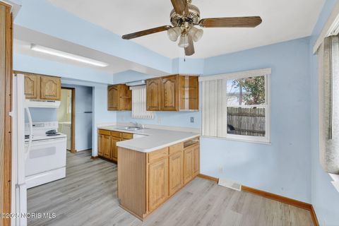 Tiny photo for 1826 Newport Avenue, Toledo, OH 43613 (MLS # 10001369)