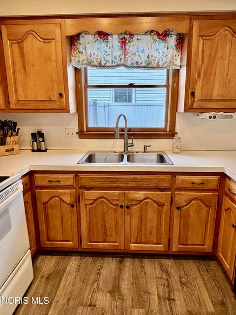 Tiny photo for 240 Ponderosa Drive, Oregon, OH 43616 (MLS # 10004416)