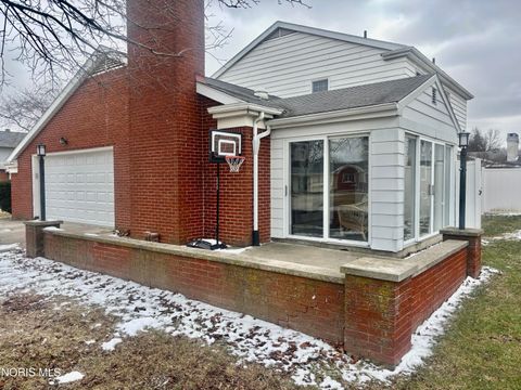 Tiny photo for 240 Ponderosa Drive, Oregon, OH 43616 (MLS # 10004416)