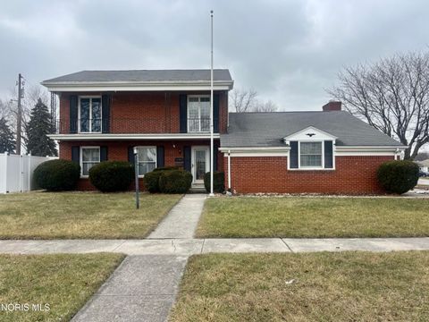 Photo of 240 Ponderosa Drive, Oregon, OH 43616 (MLS # 10004416)