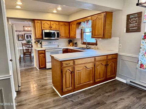 Tiny photo for 240 Ponderosa Drive, Oregon, OH 43616 (MLS # 10004416)