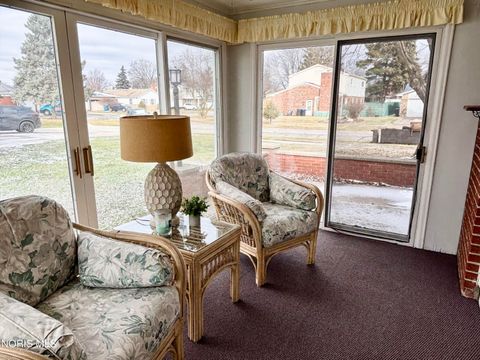 Tiny photo for 240 Ponderosa Drive, Oregon, OH 43616 (MLS # 10004416)