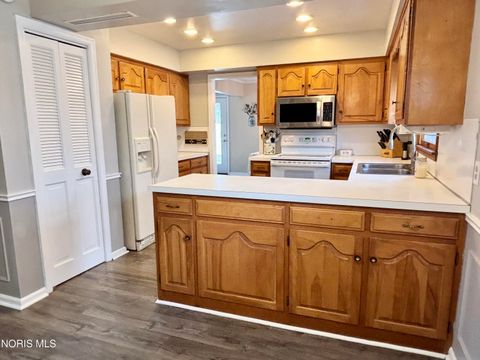 Tiny photo for 240 Ponderosa Drive, Oregon, OH 43616 (MLS # 10004416)