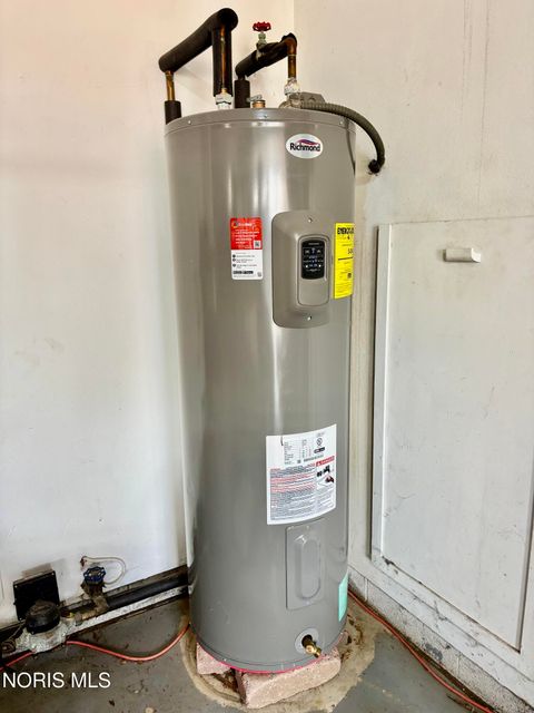 Tiny photo for 240 Ponderosa Drive, Oregon, OH 43616 (MLS # 10004416)