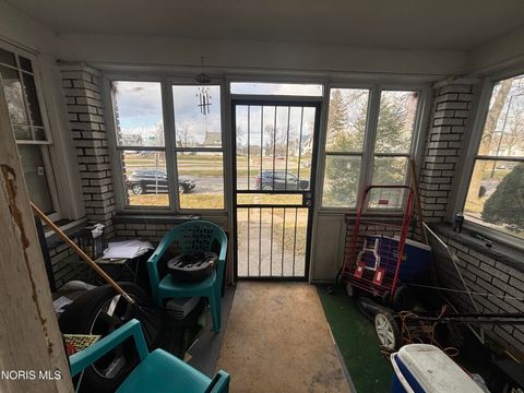 Tiny photo for 457 W Manhattan Boulevard, Toledo, OH 43608 (MLS # 10005321)