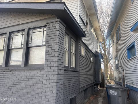 Tiny photo for 457 W Manhattan Boulevard, Toledo, OH 43608 (MLS # 10005321)