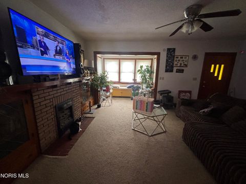 Tiny photo for 457 W Manhattan Boulevard, Toledo, OH 43608 (MLS # 10005321)