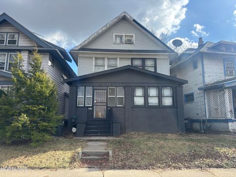 Photo of 457 W Manhattan Boulevard, Toledo, OH 43608 (MLS # 10005321)