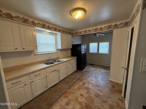 Tiny photo for 568 Dover Place, Toledo, OH 43605 (MLS # 10009269)