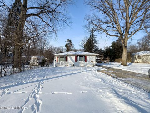 Tiny photo for 5652 Goodhue Drive, Toledo, OH 43615 (MLS # 10003879)