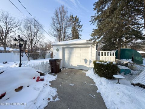 Tiny photo for 5652 Goodhue Drive, Toledo, OH 43615 (MLS # 10003879)