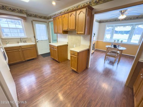 Tiny photo for 5652 Goodhue Drive, Toledo, OH 43615 (MLS # 10003879)