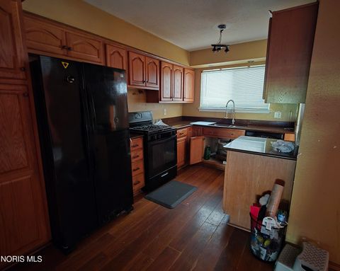 Tiny photo for 335 S Harefoote Street, Holland, OH 43528 (MLS # 10009972)