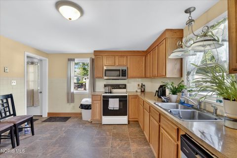 Tiny photo for 639 Park Street, Napoleon, OH 43545 (MLS # 10008824)