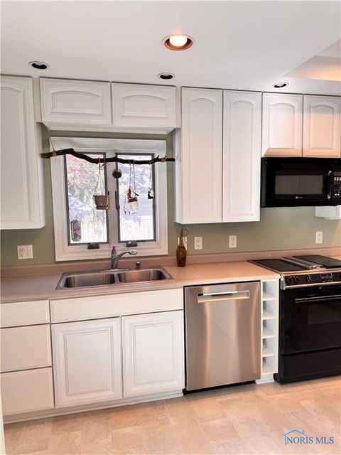 Tiny photo for 723 W High Street, Bryan, OH 43506 (MLS # 10004367)