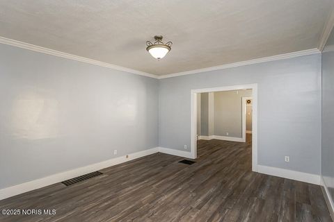 Tiny photo for 1048 Hawk Street, Toledo, OH 43612 (MLS # 10000198)
