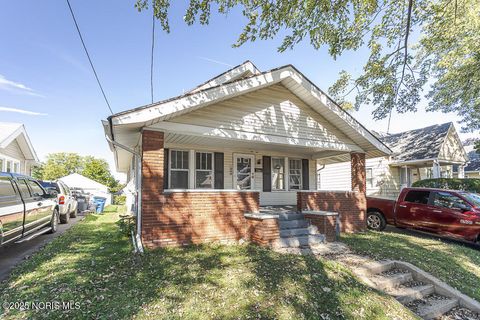Photo of 1048 Hawk Street, Toledo, OH 43612 (MLS # 10000198)