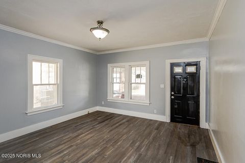 Tiny photo for 1048 Hawk Street, Toledo, OH 43612 (MLS # 10000198)