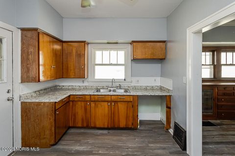 Tiny photo for 1048 Hawk Street, Toledo, OH 43612 (MLS # 10000198)