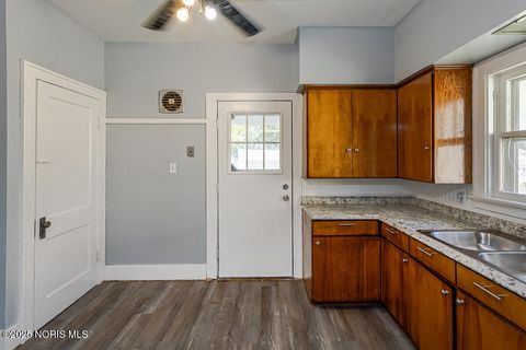Tiny photo for 1048 Hawk Street, Toledo, OH 43612 (MLS # 10000198)