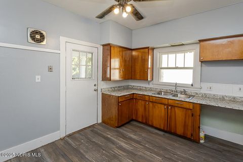 Tiny photo for 1048 Hawk Street, Toledo, OH 43612 (MLS # 10000198)