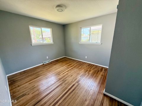 Tiny photo for 1205 Liberty Street, Toledo, OH 43605 (MLS # 10008578)
