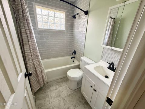 Tiny photo for 1205 Liberty Street, Toledo, OH 43605 (MLS # 10008578)