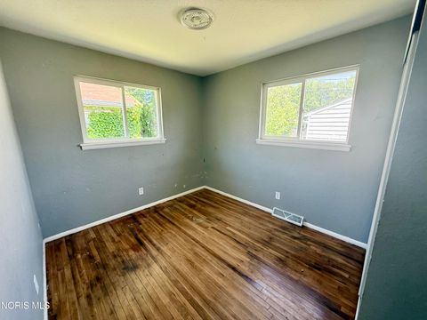 Tiny photo for 1205 Liberty Street, Toledo, OH 43605 (MLS # 10008578)
