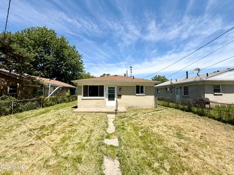 Tiny photo for 1205 Liberty Street, Toledo, OH 43605 (MLS # 10008578)