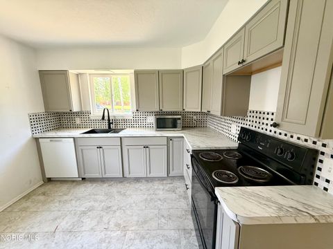 Tiny photo for 1205 Liberty Street, Toledo, OH 43605 (MLS # 10008578)