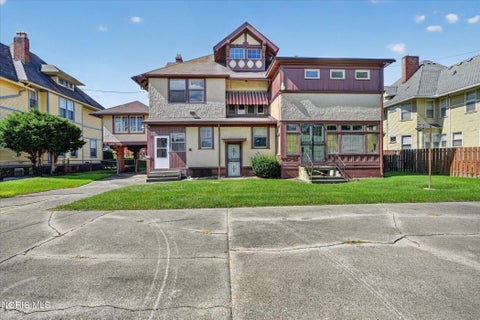 Tiny photo for 2146 Parkwood Avenue, Toledo, OH 43620 (MLS # 10014175)