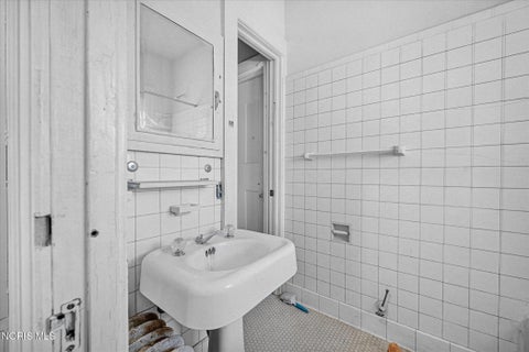Tiny photo for 2146 Parkwood Avenue, Toledo, OH 43620 (MLS # 10014175)
