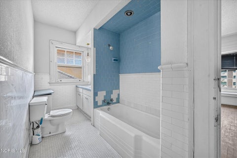Tiny photo for 2146 Parkwood Avenue, Toledo, OH 43620 (MLS # 10014175)
