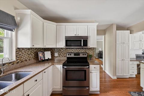 Tiny photo for 4411 Merriweather Road, Toledo, OH 43623 (MLS # 10007527)