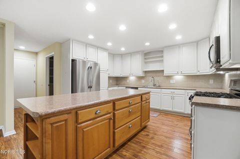 Tiny photo for 941 Melrose Street, Bowling Green, OH 43402 (MLS # 10007795)