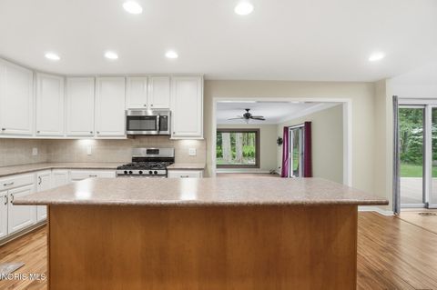 Tiny photo for 941 Melrose Street, Bowling Green, OH 43402 (MLS # 10007795)
