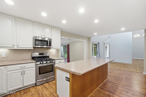 Tiny photo for 941 Melrose Street, Bowling Green, OH 43402 (MLS # 10007795)