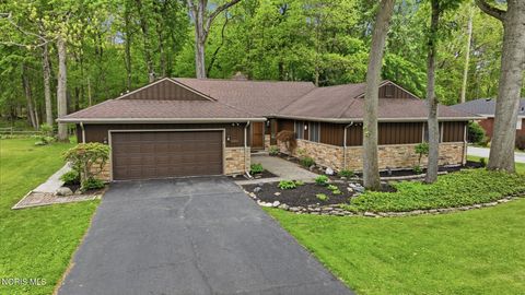 Photo of 941 Melrose Street, Bowling Green, OH 43402 (MLS # 10007795)