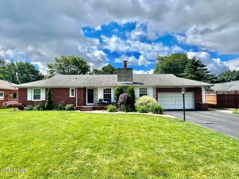 Photo of 943 Breezewood Court, Findlay, OH 45840 (MLS # 10010591)