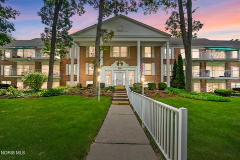Photo of 5679 Monroe Street #Unit 305, Sylvania, OH 43560 (MLS # 10010188)