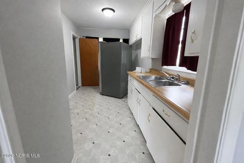 Tiny photo for 1718 Giant Street, Toledo, OH 43613 (MLS # 10003602)