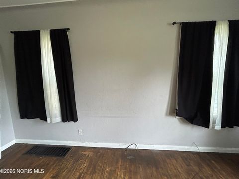 Tiny photo for 1718 Giant Street, Toledo, OH 43613 (MLS # 10003602)