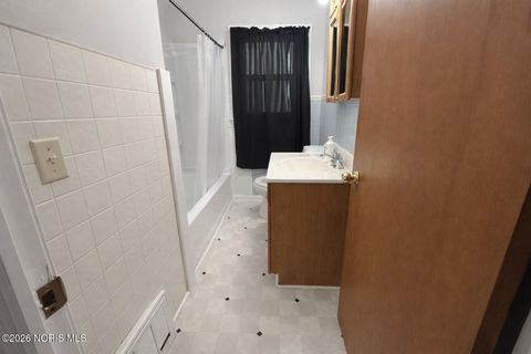 Tiny photo for 1718 Giant Street, Toledo, OH 43613 (MLS # 10003602)