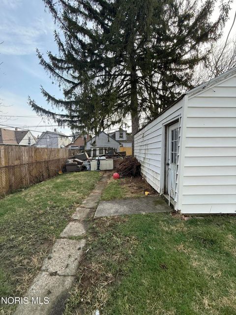 Tiny photo for 561 Yondota Street, Toledo, OH 43605 (MLS # 10005961)