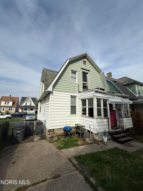 Tiny photo for 561 Yondota Street, Toledo, OH 43605 (MLS # 10005961)