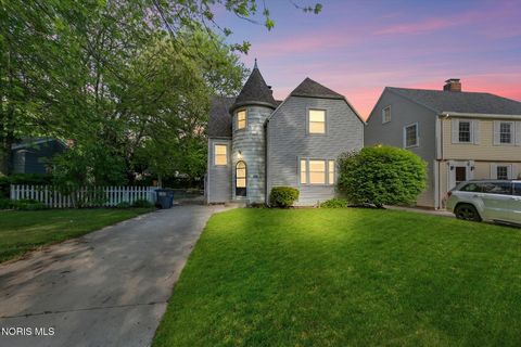 Photo of 3716 Garrison Road, Toledo, OH 43613 (MLS # 10007731)