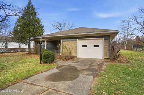 Tiny photo for 28536 Mccarty Drive, Perrysburg, OH 43551 (MLS # 10002455)
