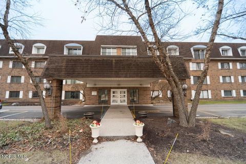 Photo of 4343 W Bancroft Street #Apt 2k, Ottawa Hills, OH 43615 (MLS # 10003875)