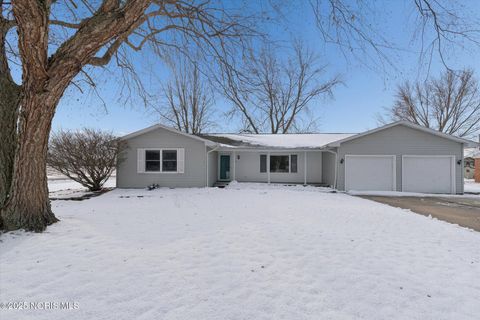 Photo of 840 Pine Street, Wauseon, OH 43567 (MLS # 10001960)